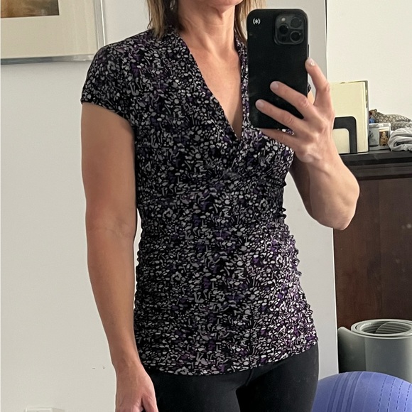 Pretty wrap-style top - Picture 2 of 9